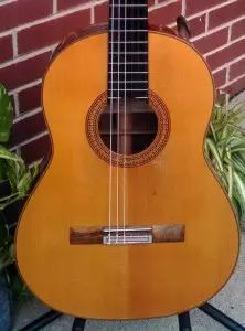 بررسی مشخصات گیتار کلاسیک منوئل رودریگز